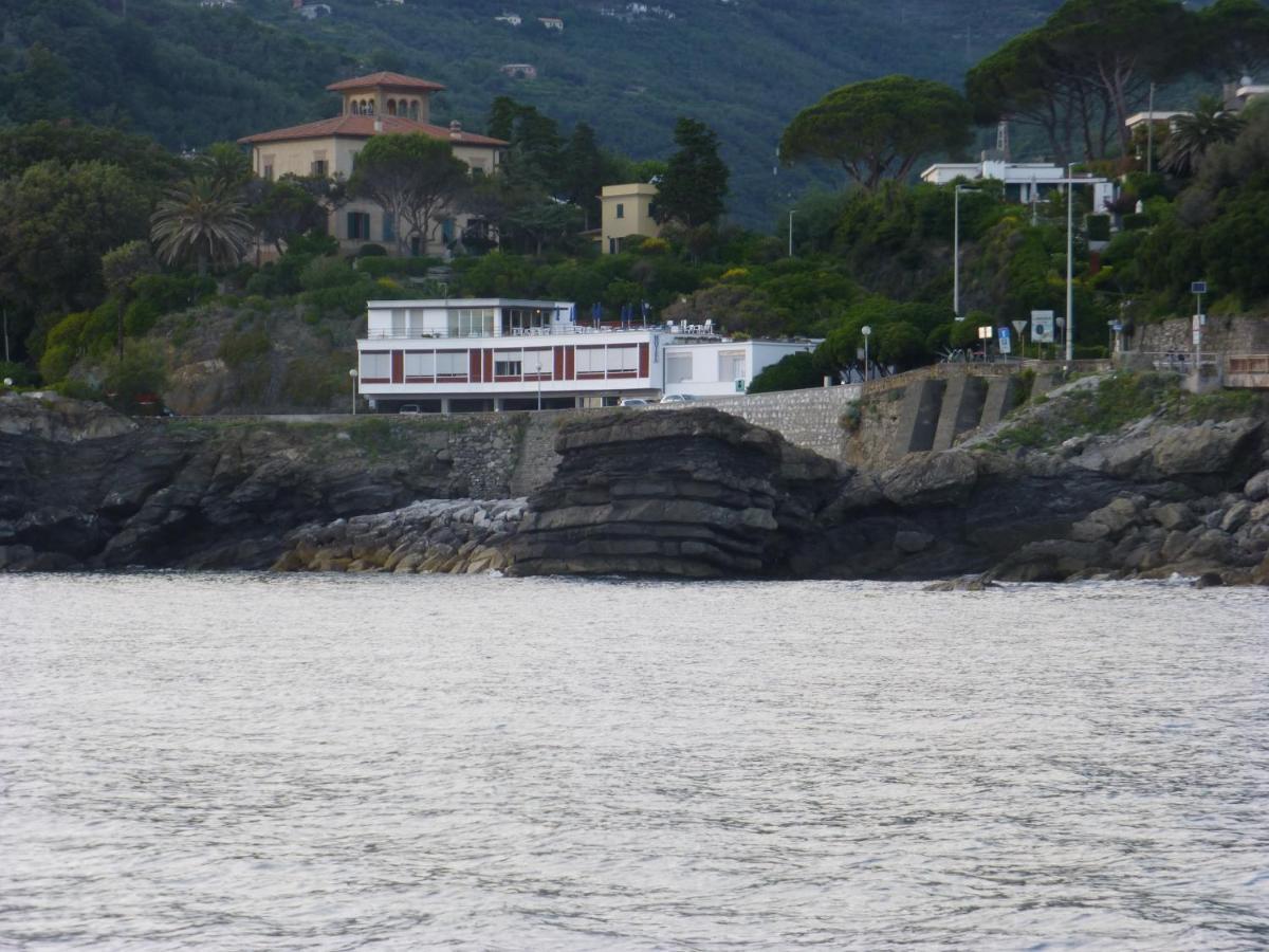 Hotel La Scogliera Cavi di Lavagna Exterior photo